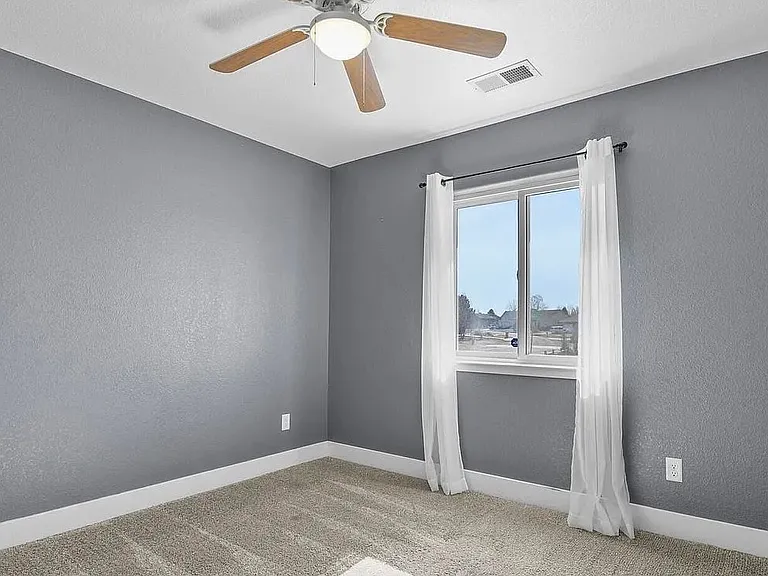 573 W Archer Plz — Photo 15
