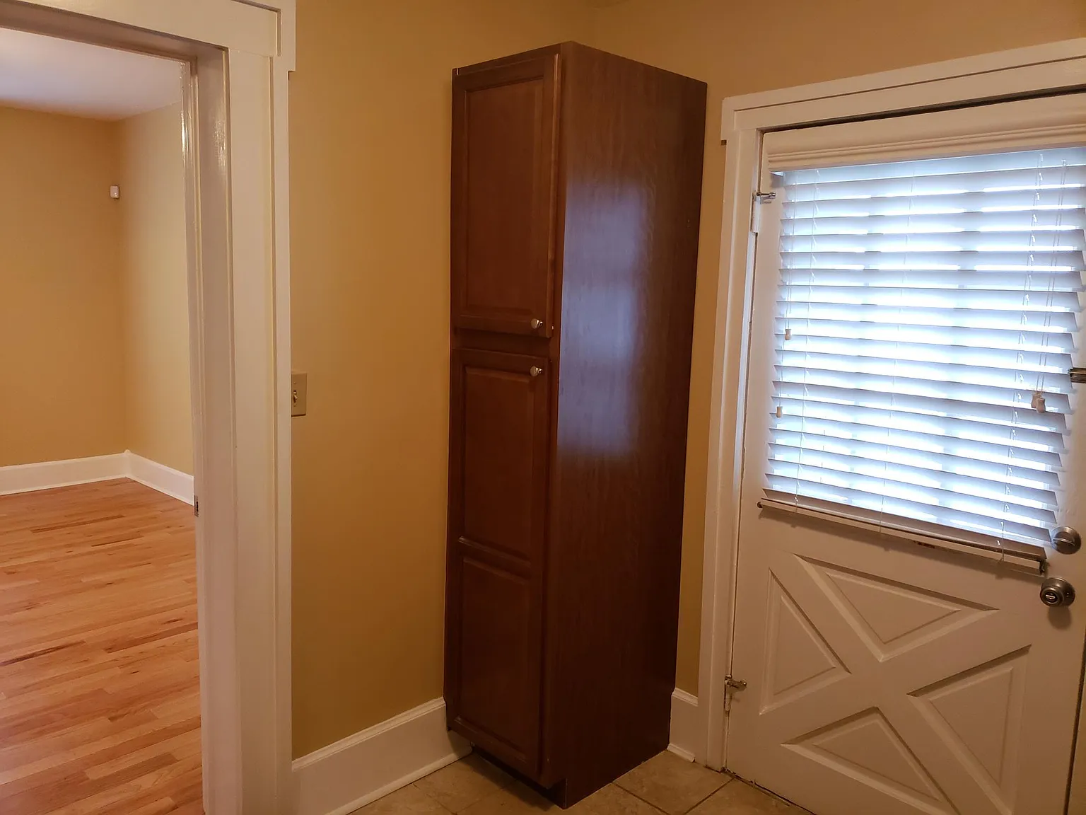105 S McLemore Ave — Photo 3