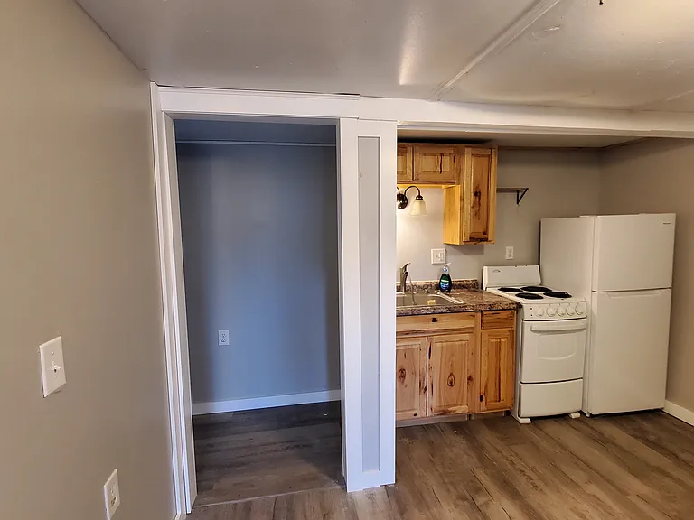 Kitchen with Vinyl Tile Flooring, Stove, Oven and Refrigerator