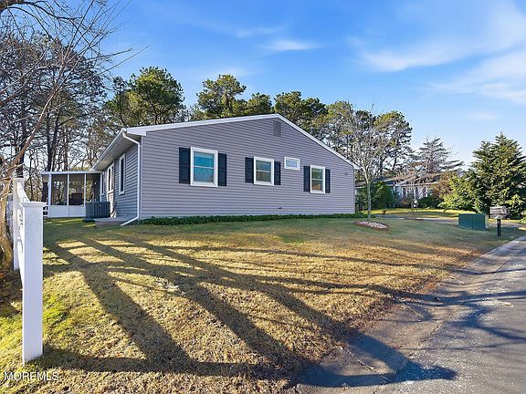 4th image of 13 S Chestnut Avenue #70