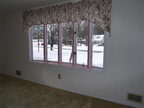 3rd image of 17 Berna Ln