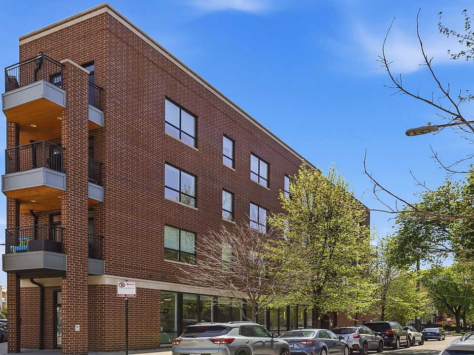 1st image of 3047 N Oakley Ave #205