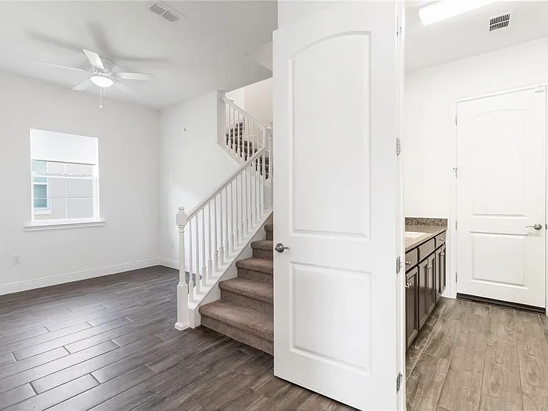 2709 Greenlands St — Photo 23