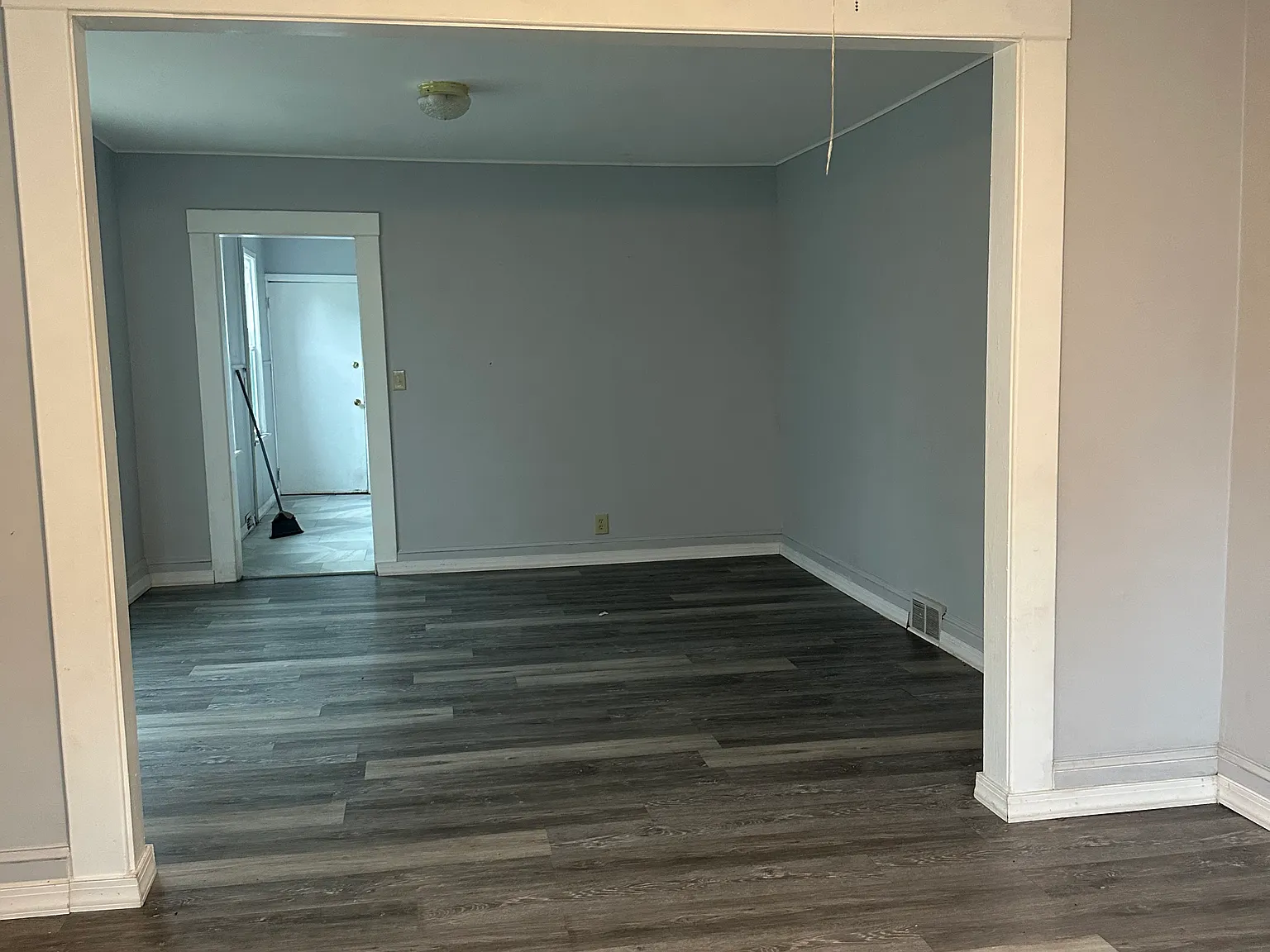 3 bed, 1200 sqft, $1,350 — Photo 2