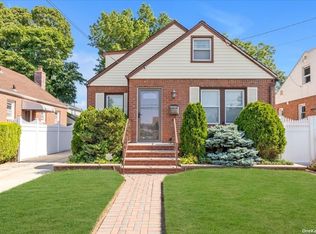 27 Jefferson Ave, Valley Stream, NY 11580