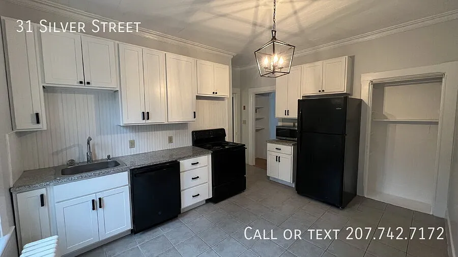 Charming & Spacious 3 bedroom unit in the heart of downtown — Photo 4