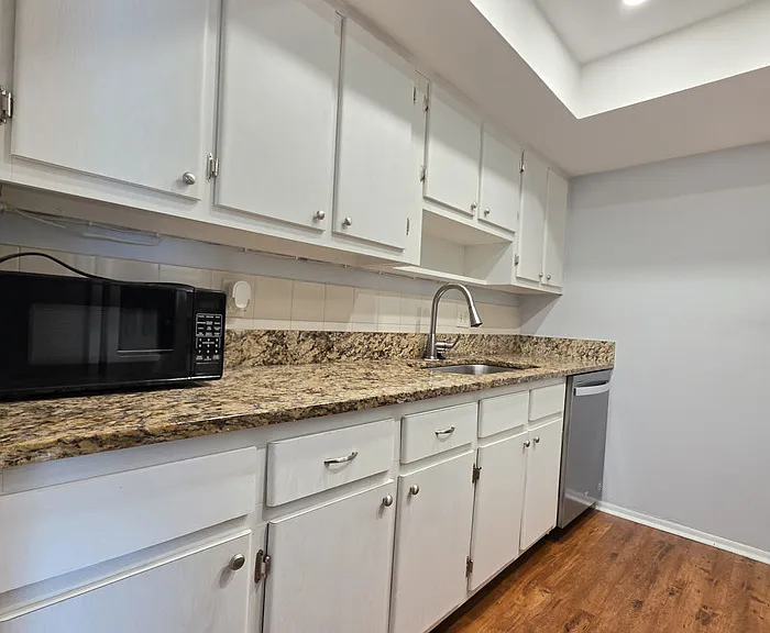 1849 Maravilla Ave #A14 — Photo 11
