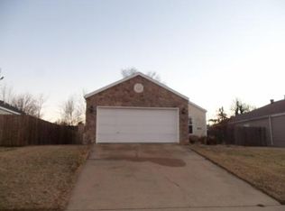 914 E Kara Ln, Rogers, AR 72758