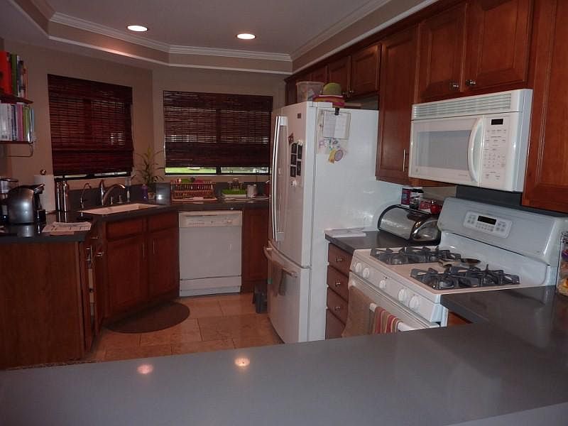 Kitchen, fridge included