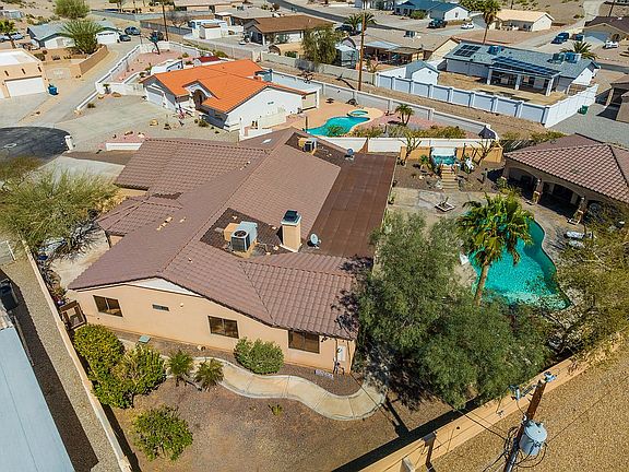 3rd image of 3920 Aloha Ln