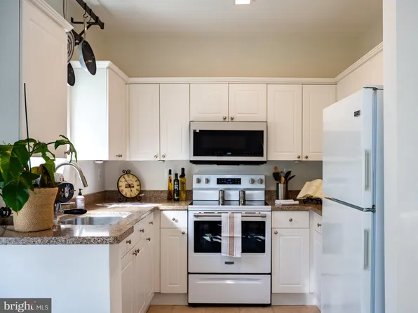 4561 Strutfield Ln APT 3115, Alexandria, VA 22311