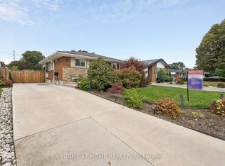 25 Swallow Cres, Hamilton, ON L9A2M7