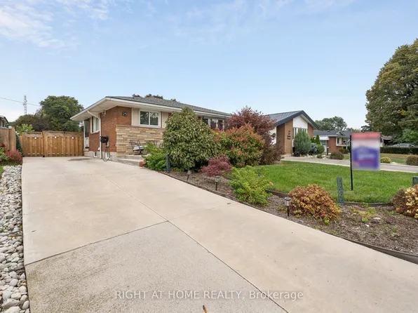 25 Swallow Cres, Hamilton, ON L9A 2M7