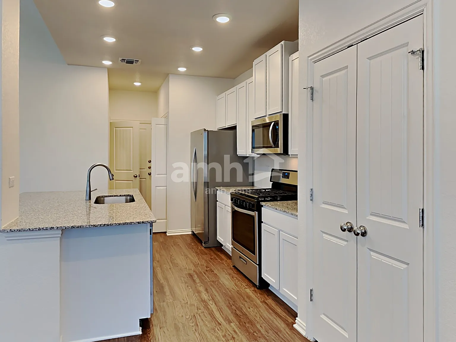 3 bed, 2.5 bath, 1529 sqft, $1,825 — Photo 3