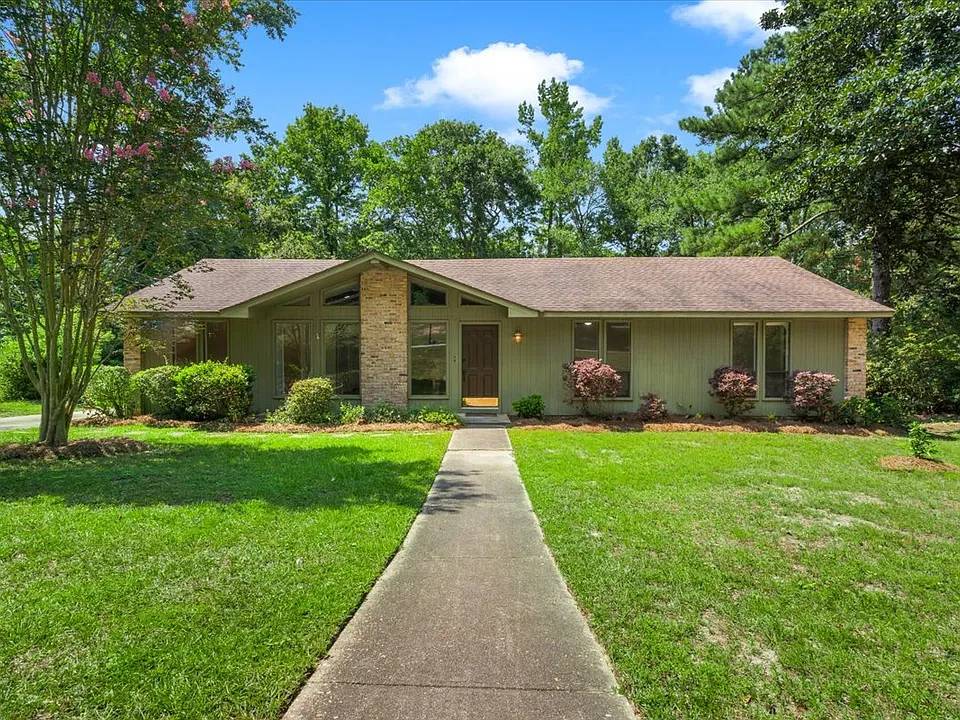 208 Confederate Dr N