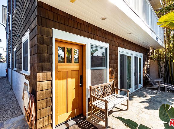 3rd image of 702 Pacific Ave