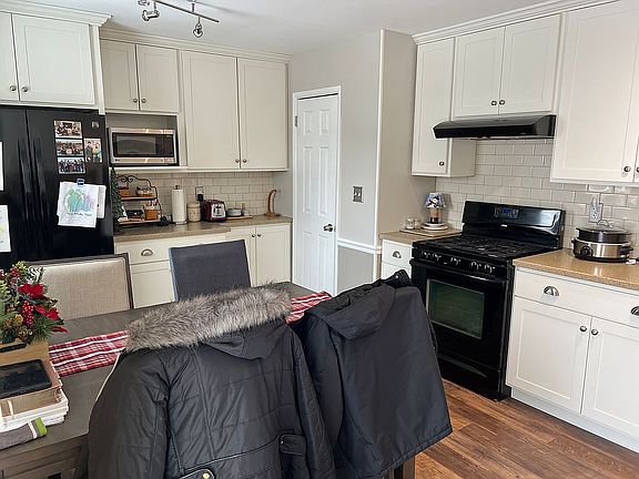 4th image of 140 Cleveland Cir