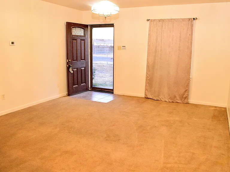 2807 Vanda Ave — Photo 5