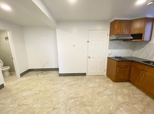 6954 75th St, Middle Village, NY 11379