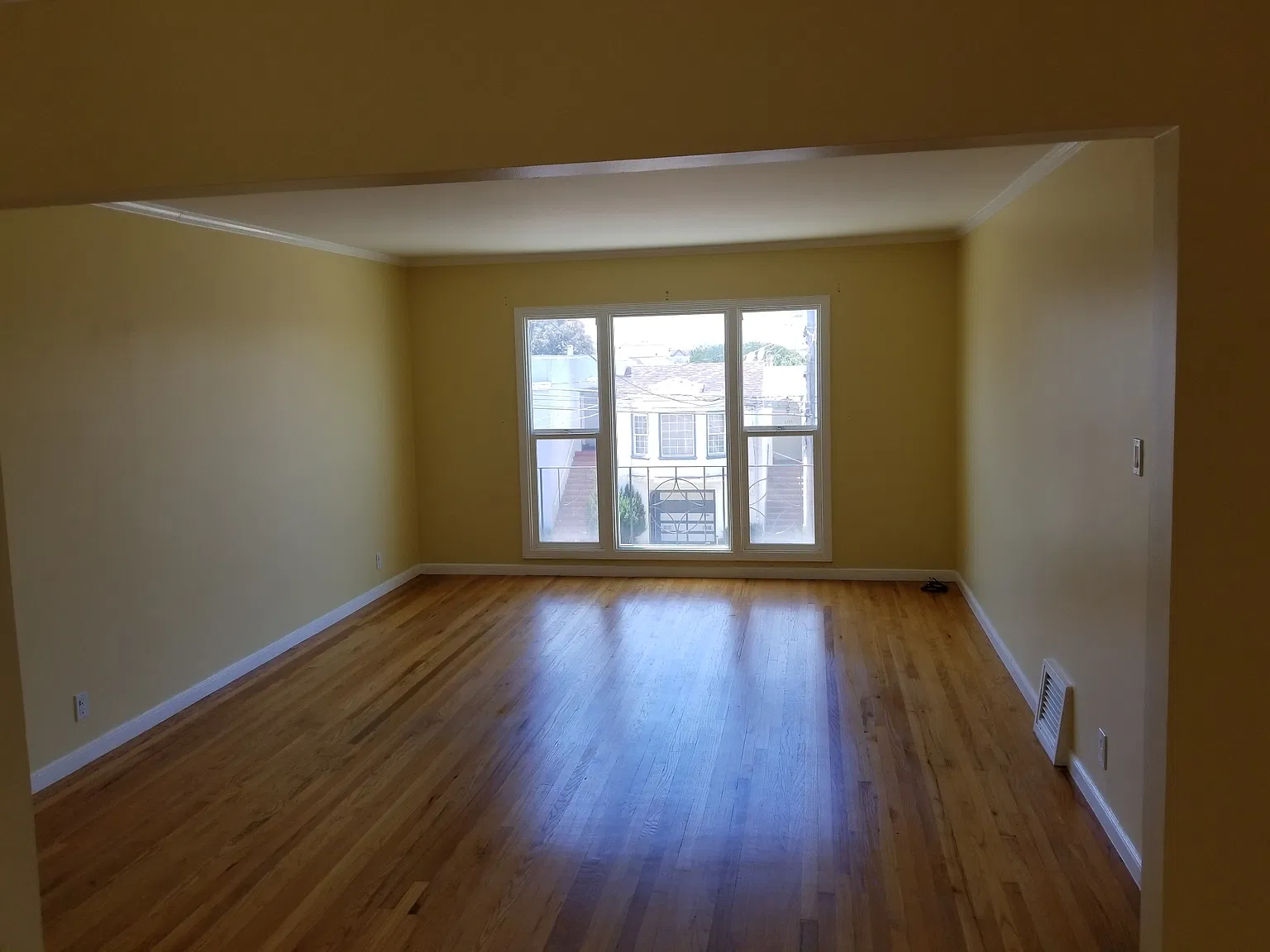 1 bed, 834 sqft, $3,750 — Photo 3