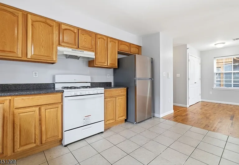 83 Farley Ave — Photo 7