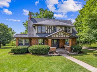 1101 E Main St, South Elgin, IL 60177