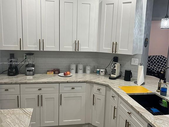 2nd image of 1419 Avon Ln APT 116