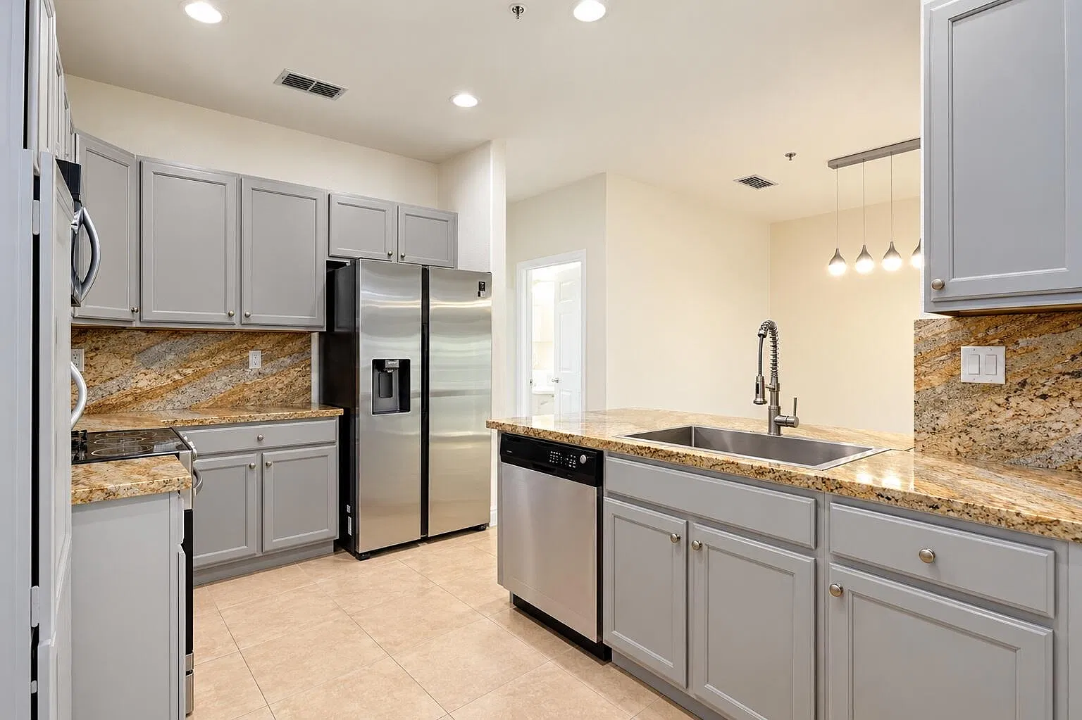 3 bed, 2.5 bath, 1536 sqft, $2,600 — Photo 2