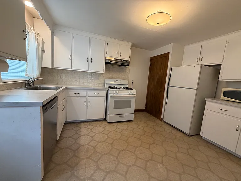 35 Rose Ave #35 — Photo 2