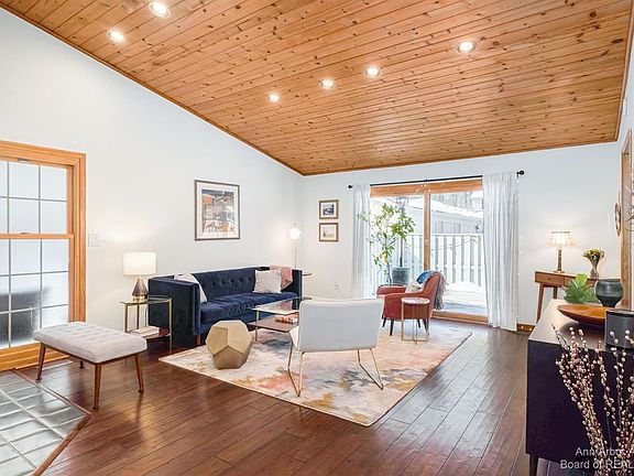5th image of 2246 Pine Grove Ct
