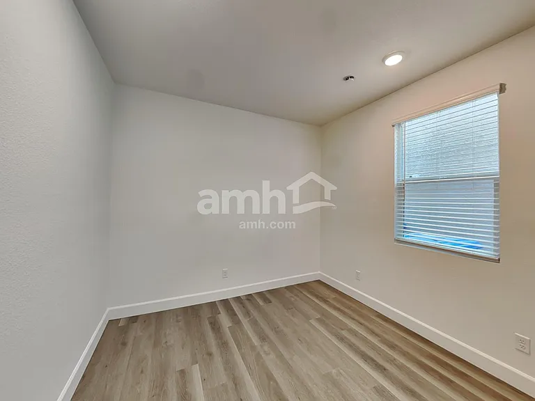 6411 Rush Ave — Photo 12