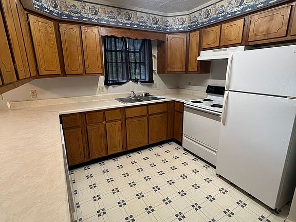 3rd image of 405B Fonville St #0