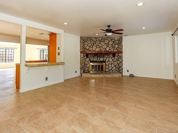 5th image of 308 San Anselmo Dr