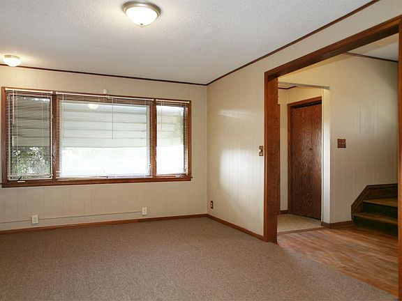 2nd image of 1047 York Ave