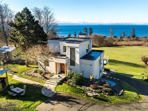 4537 Otter Point Rd, Capital, BC V9Z 0K4