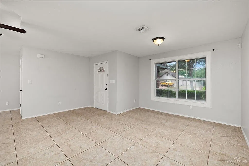 4 bed, 2.0 bath, 1822 sqft, $1,900 — Photo 2