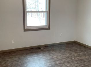 907 W Main St, Saratoga, WY 82331