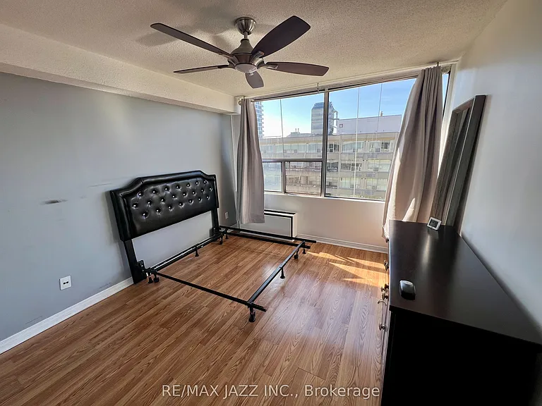 55 William St E #716 — Photo 9