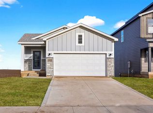 1085 NW Macarthur Ln, Waukee, IA 50263