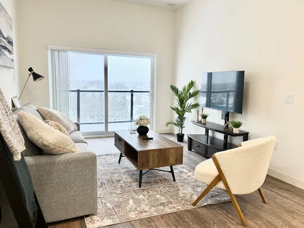 135 Station St #524, Belleville, ON K8N 0T4