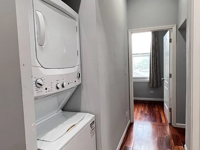 1915 S Loomis St #3 — Photo 2