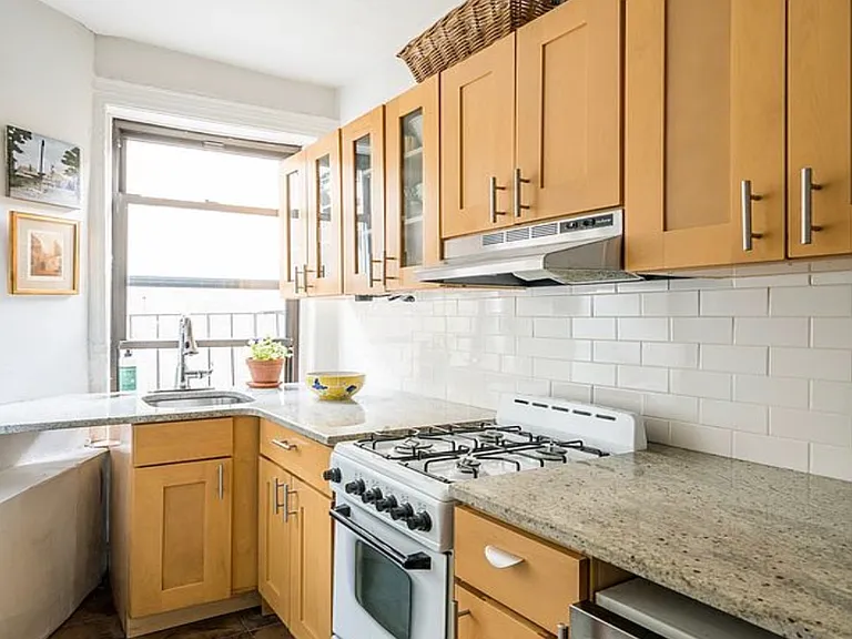 236 E 78th St #5D — Photo 4