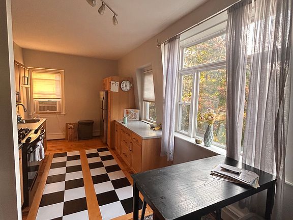 3rd image of 29 E Manning St #3