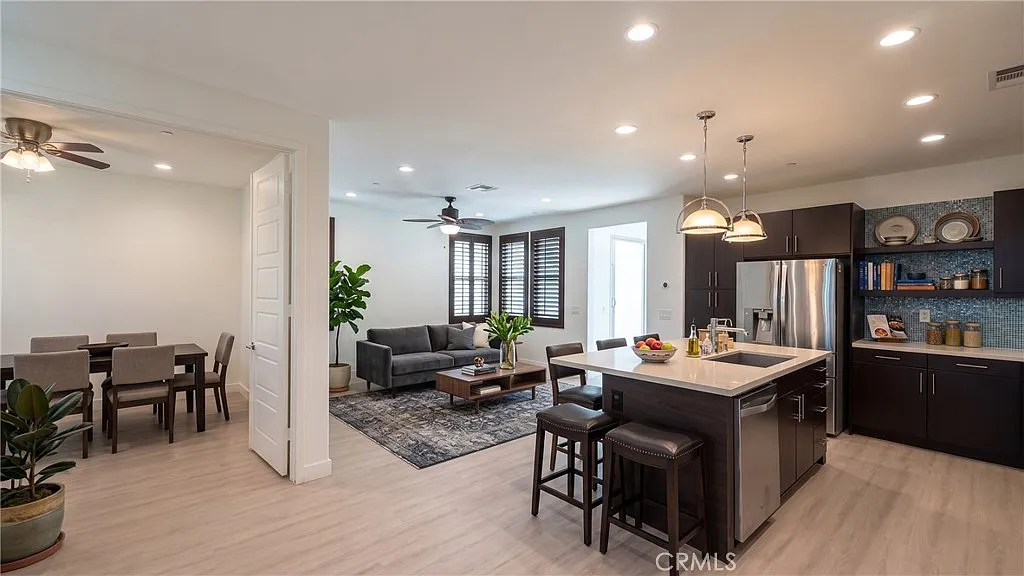 3 bed, 2.5 bath, 1749 sqft, $4,000 — Photo 1