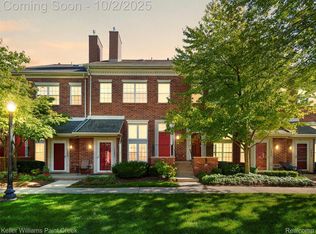 1468 Maryland Club Dr, Royal Oak, MI