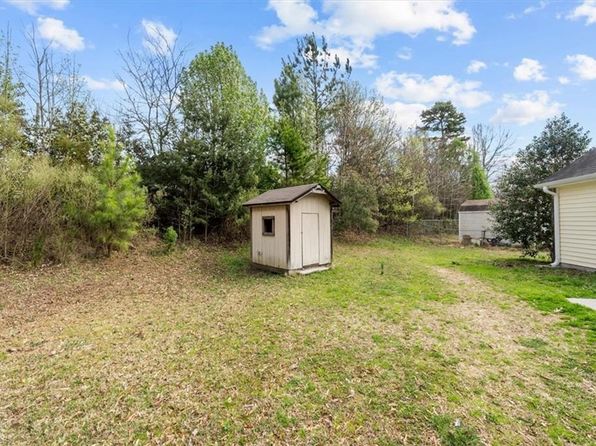 1542 Farningham Ln, Burlington, NC 27215