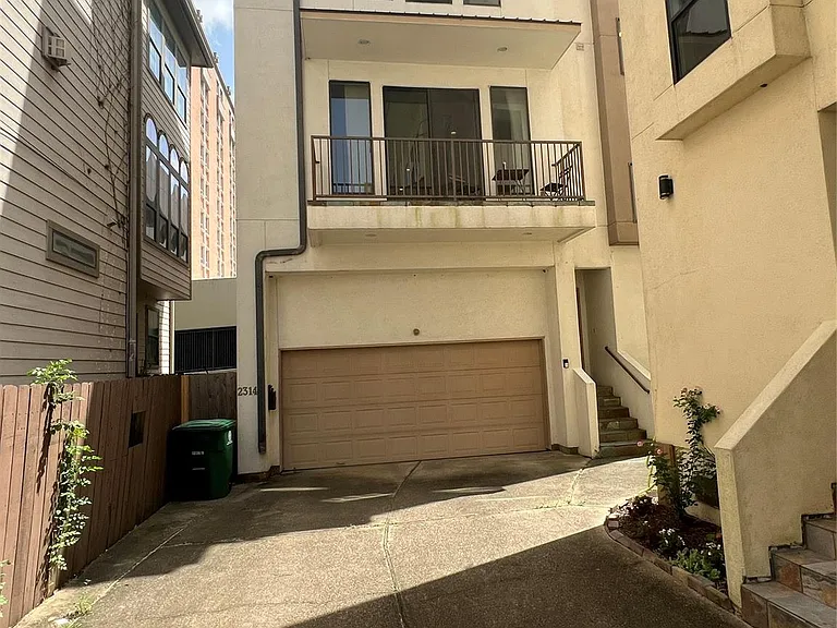 2314 Camden Dr — Photo 1