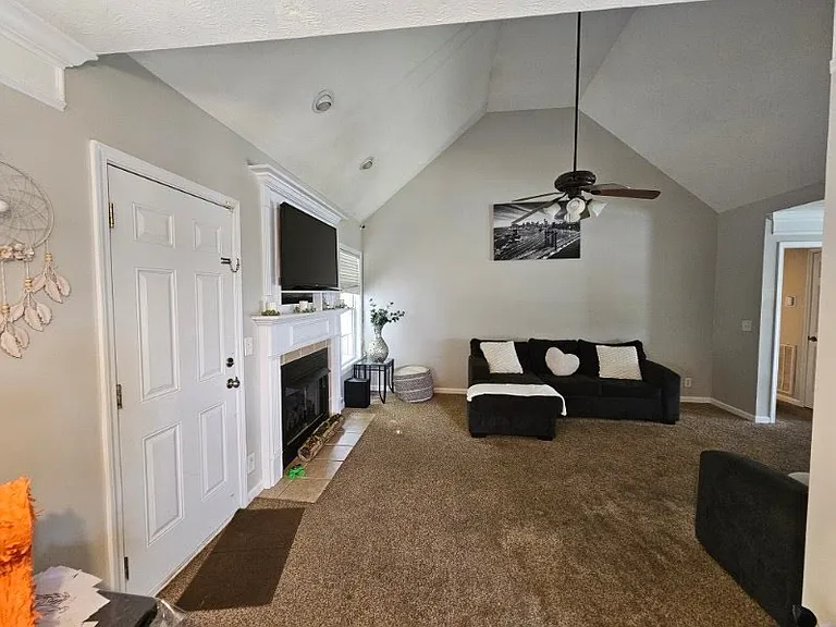 692 Winding Bluff Way — Photo 4