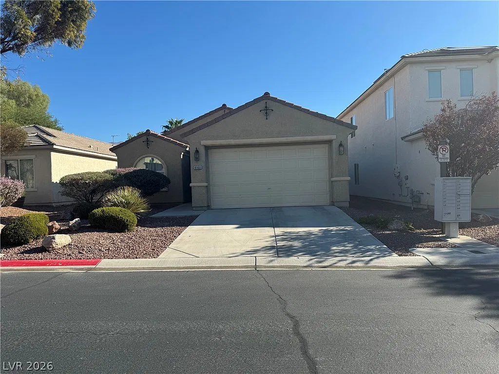 3 bed, 2.0 bath, 1894 sqft, $2,200 — Photo 2