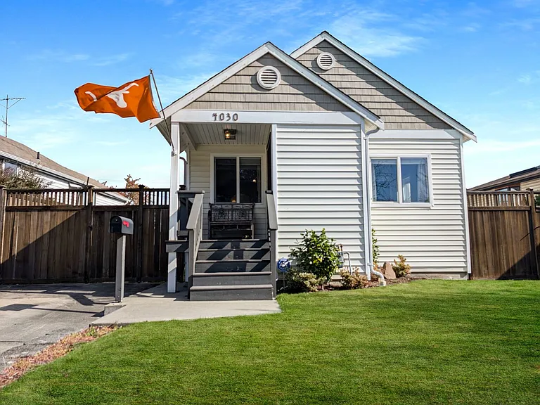 4030 38th Ave SW — Photo 39